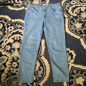 Like new women’s Levi’s boyfriend fit